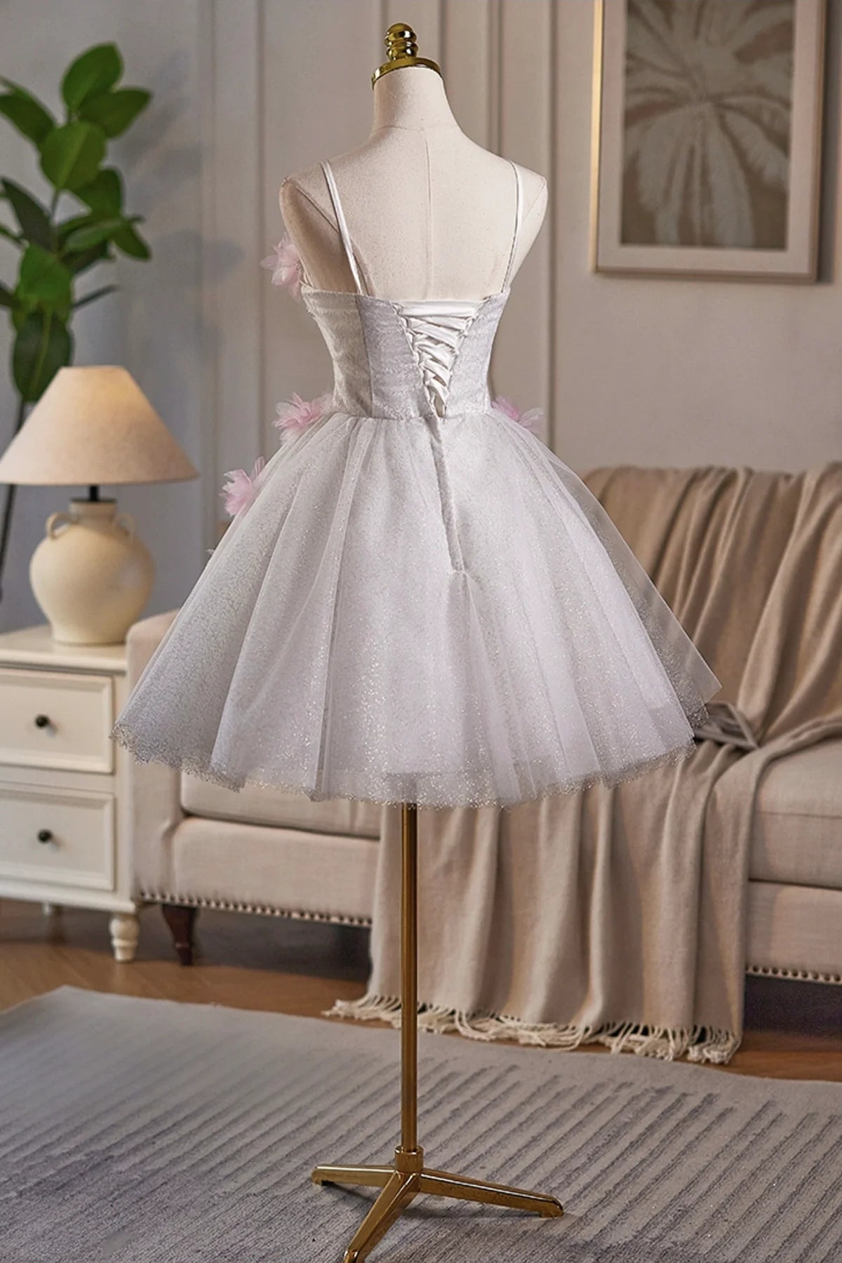 Chic Homecoming Dress Spaghetti Straps Tulle Lace Flower Applique Short Prom Dress Back to School Outfits Party Dress  D6025