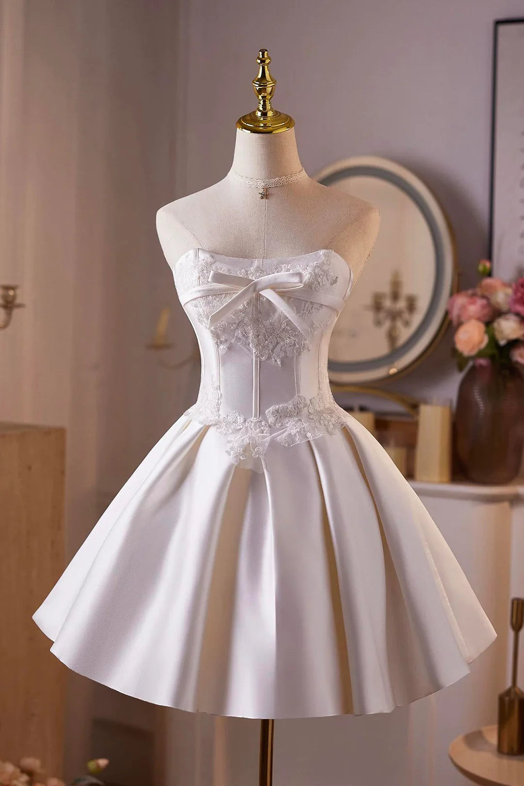 Chic Homecoming Dress White Sweetheart Pleated Lace Flower Short Prom Dress Back to School Outfits Cocktail Dress  D6015