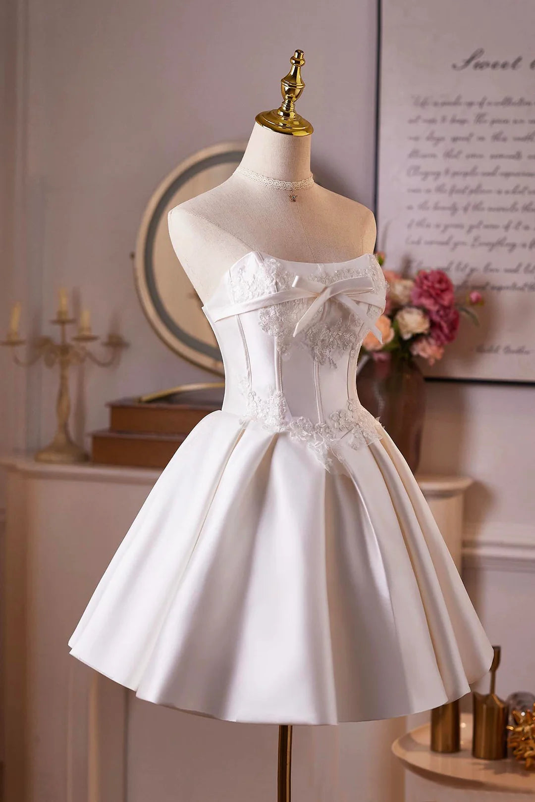 Chic Homecoming Dress White Sweetheart Pleated Lace Flower Short Prom Dress Back to School Outfits Cocktail Dress  D6015