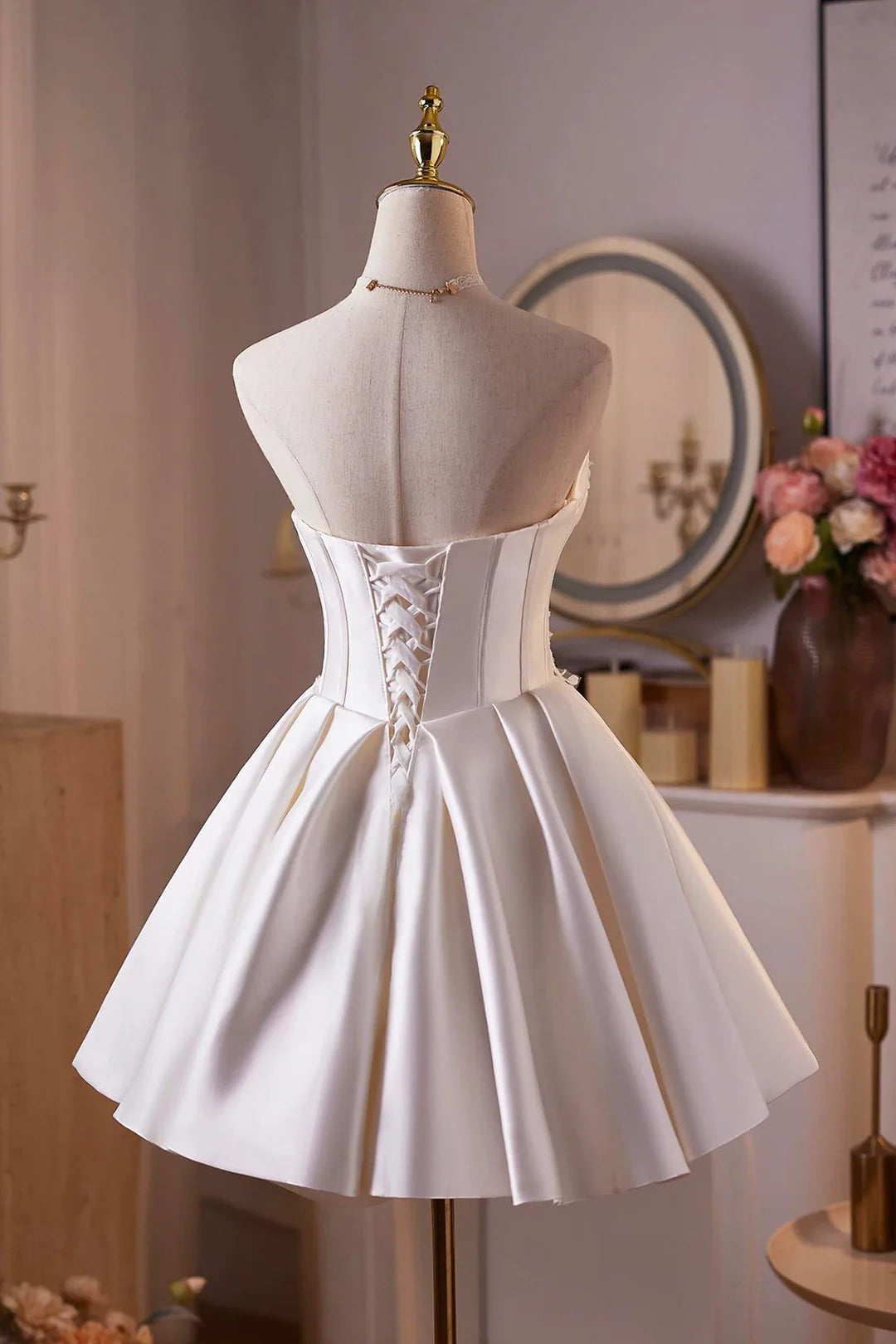 Chic Homecoming Dress White Sweetheart Pleated Lace Flower Short Prom Dress Back to School Outfits Cocktail Dress  D6015