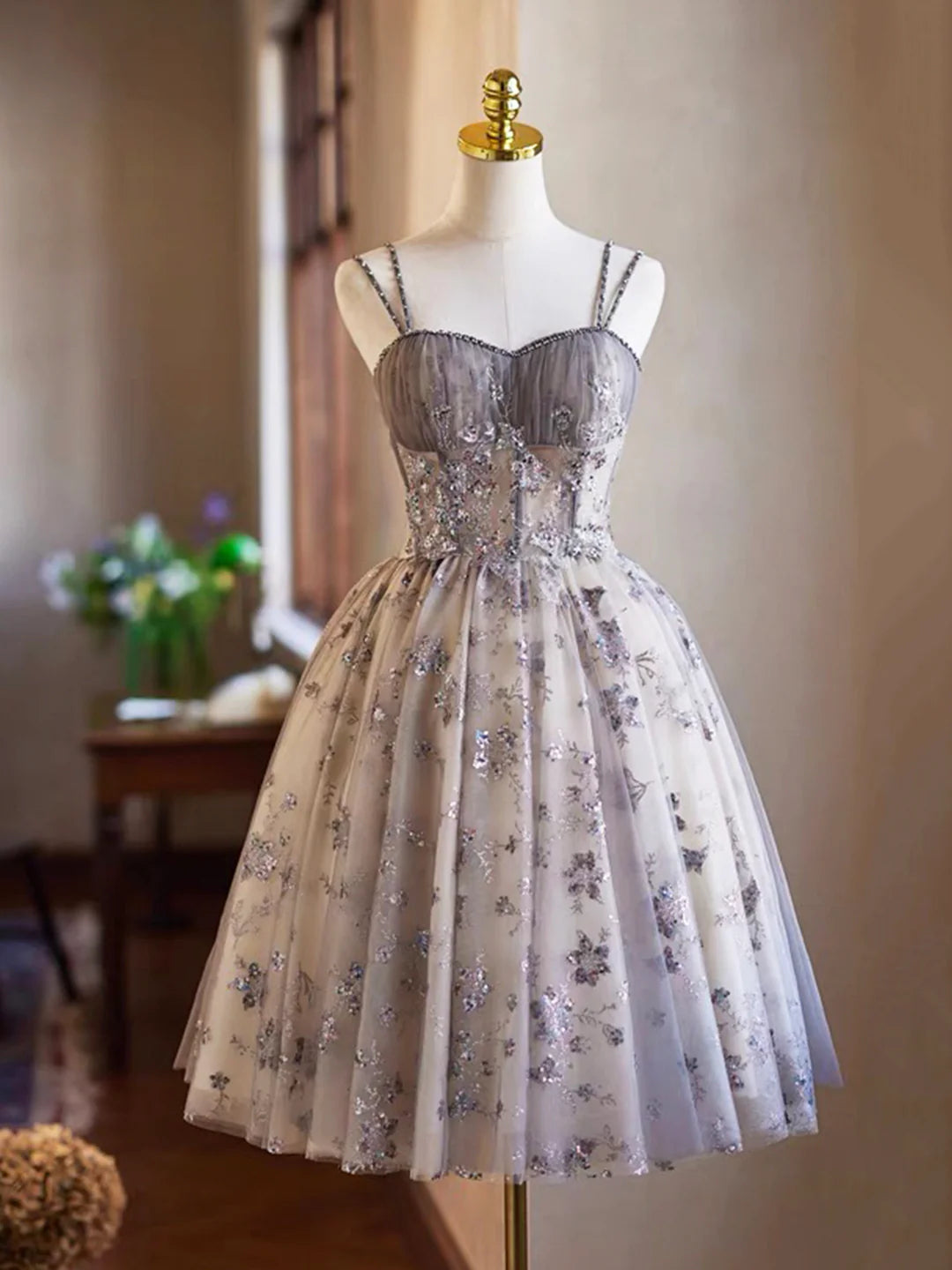 Chic Homecoming Dress Spaghetti Straps Tulle Applique Short Prom Dress Back to School Outfits Party Dress  D6040