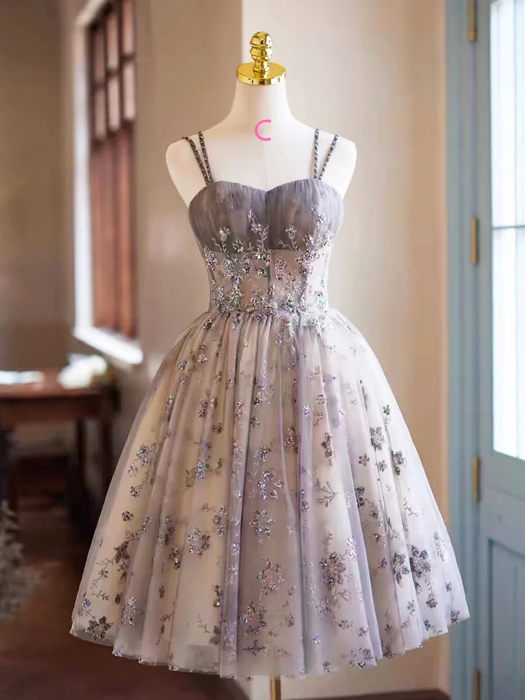 Chic Homecoming Dress Spaghetti Straps Tulle Applique Short Prom Dress Back to School Outfits Party Dress  D6040