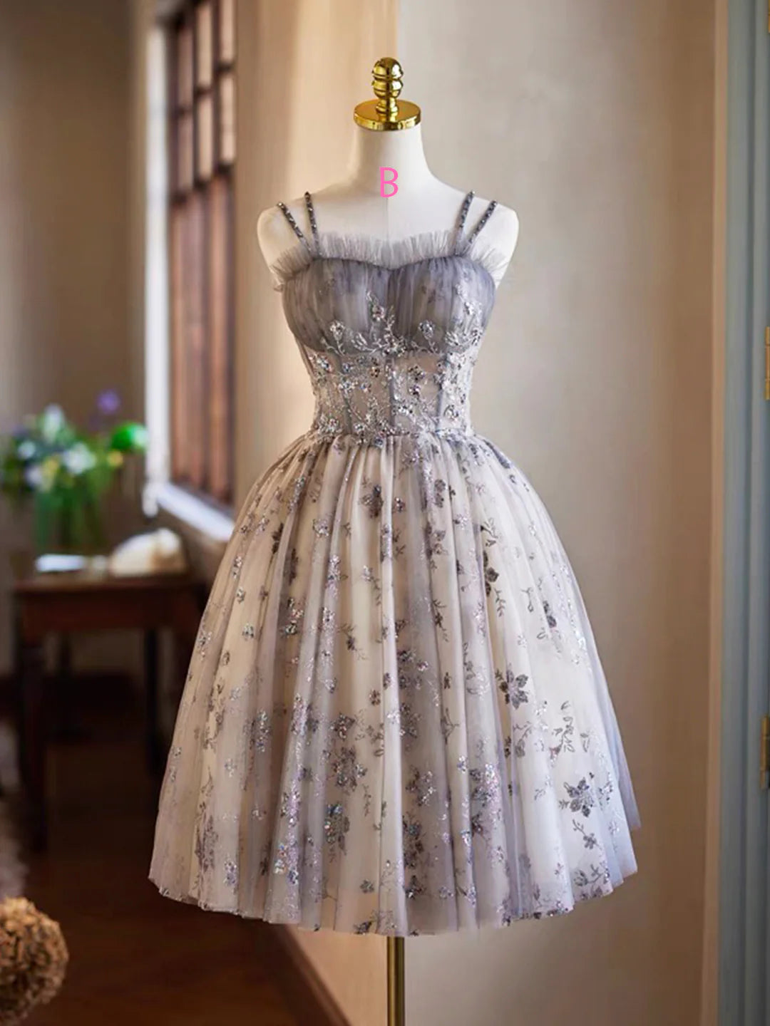 Chic Homecoming Dress Spaghetti Straps Tulle Applique Short Prom Dress Back to School Outfits Party Dress  D6040
